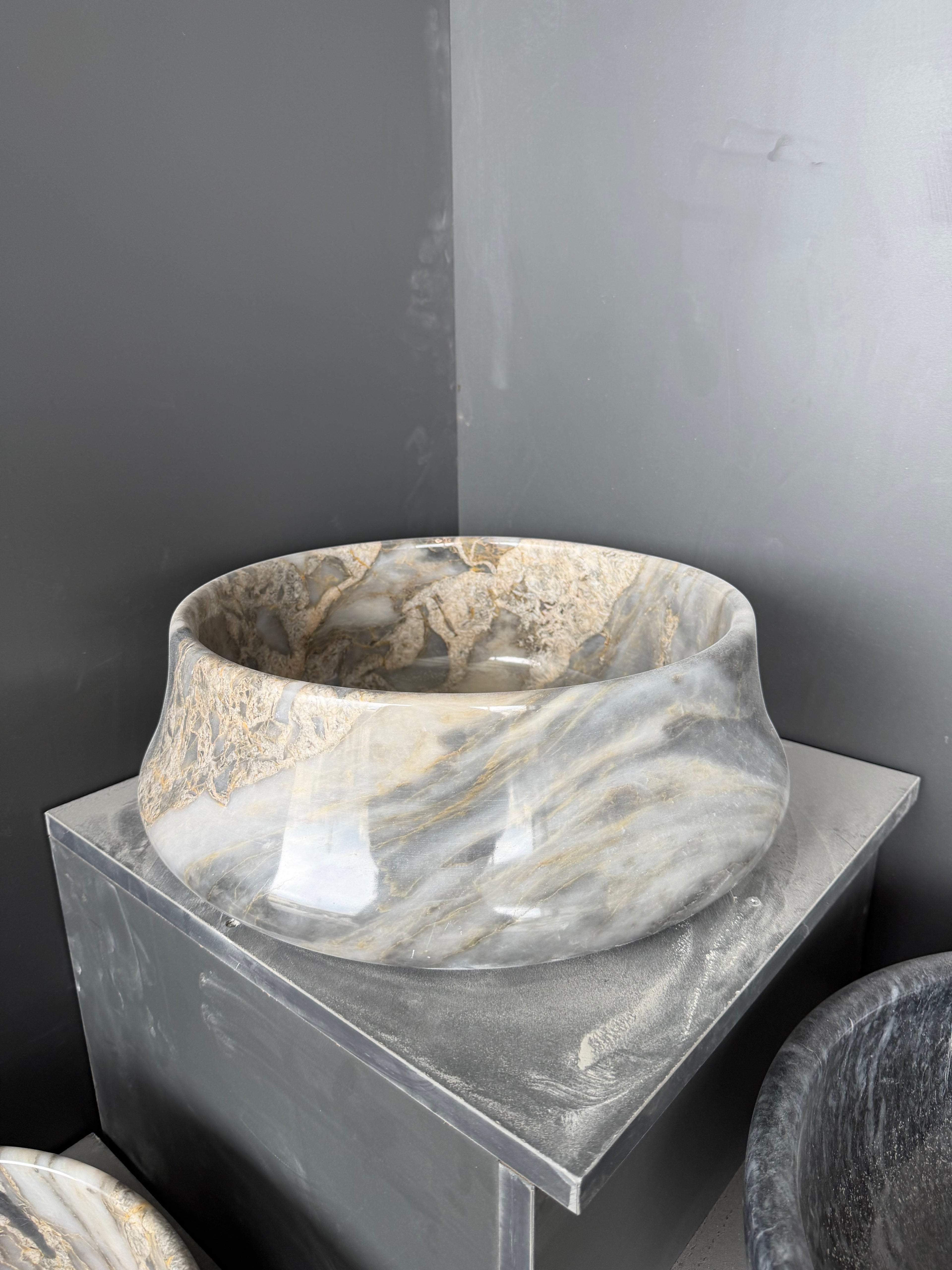 Golden marble mermer Eviye lavabo
