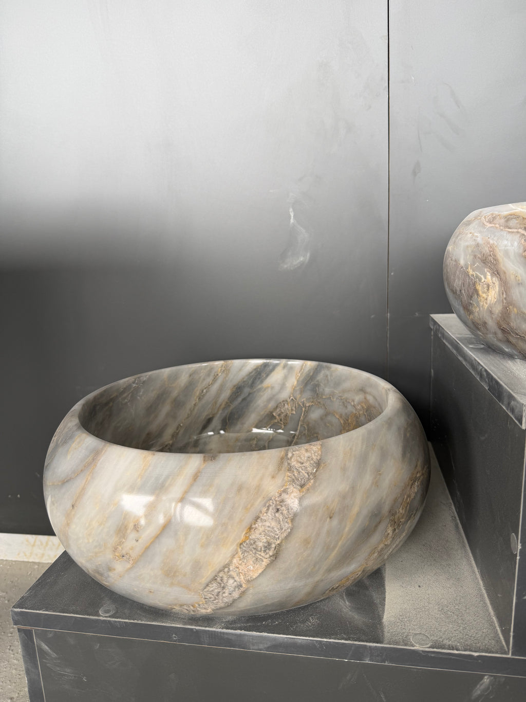 Golden  marble Eviye