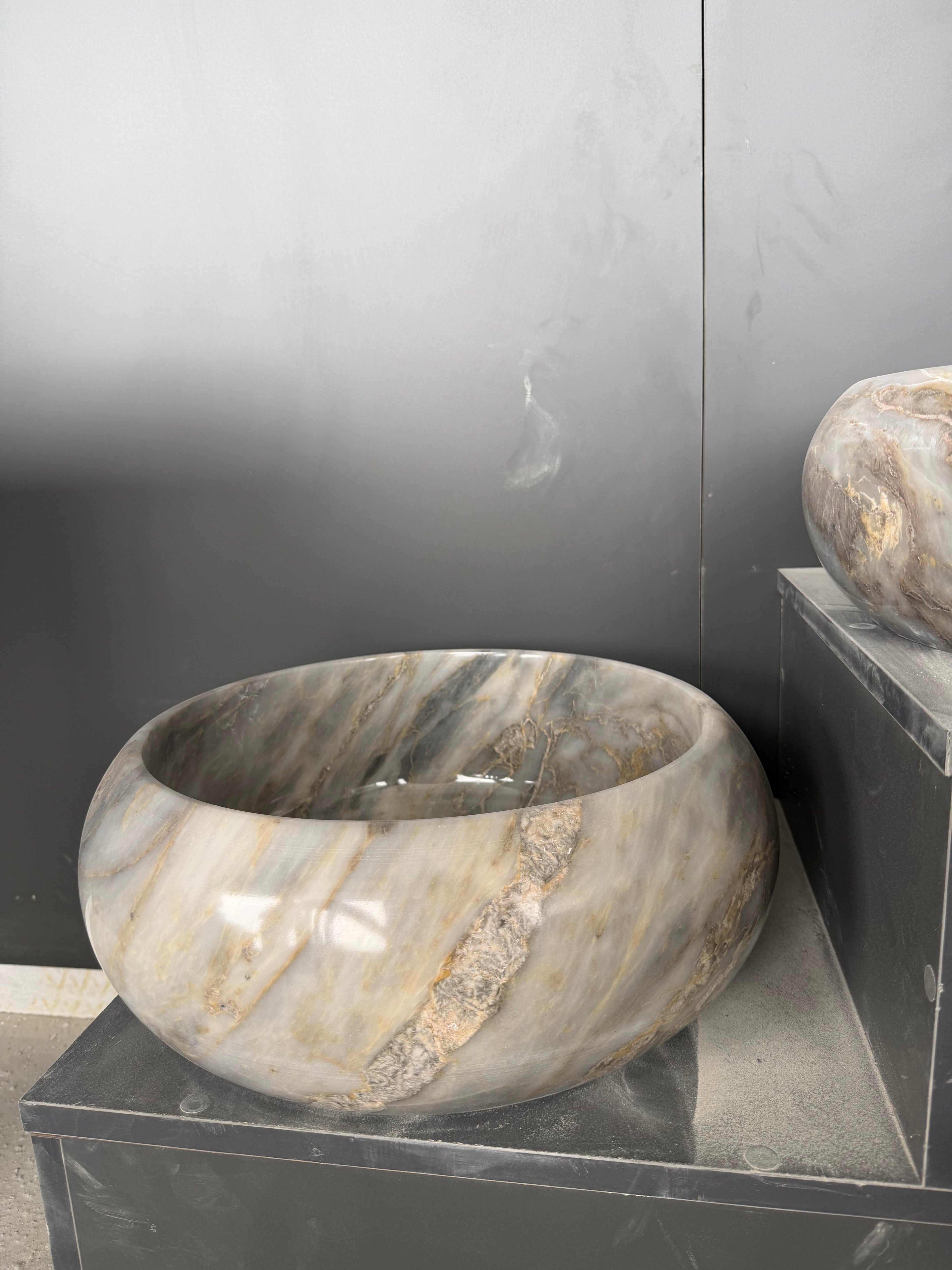 Golden  marble Eviye
